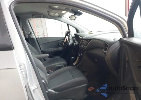 2018 Chevrolet Trax Ls z USA, uszkodzony, nr VIN KL7CJNSB2JB583082